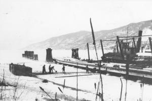 Unloading fruit boxes